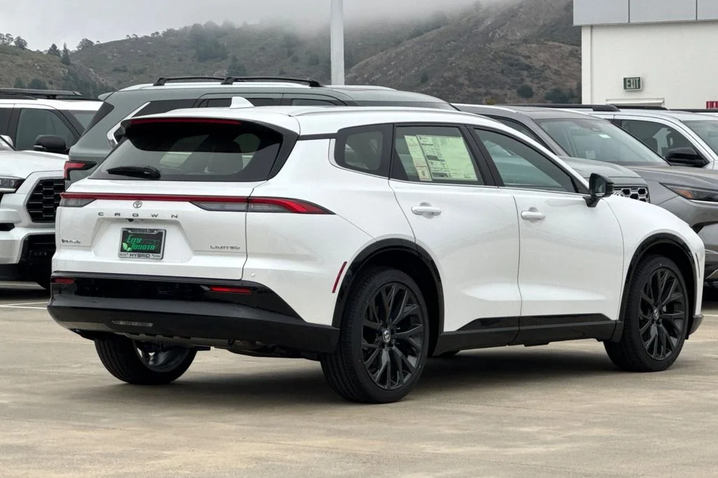 New 2026 Oxygen White <sup>1</sup> Toyota  Limited image 4