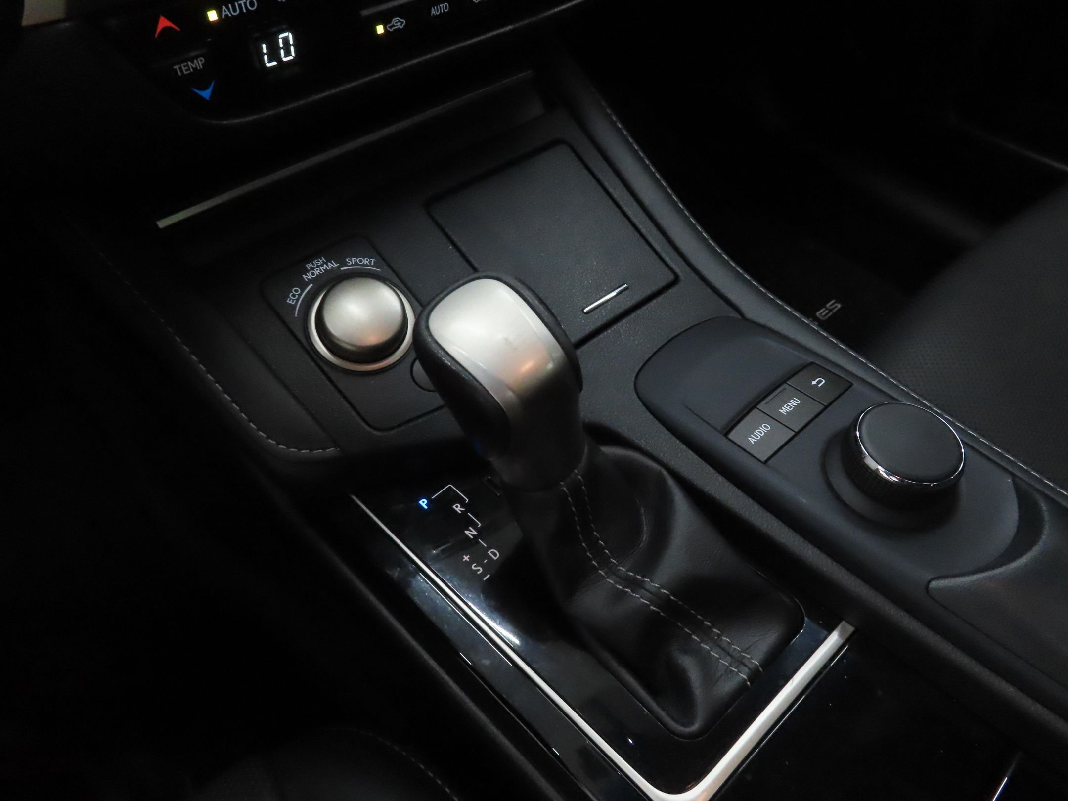 Used 2016  Lexus 350 image 16