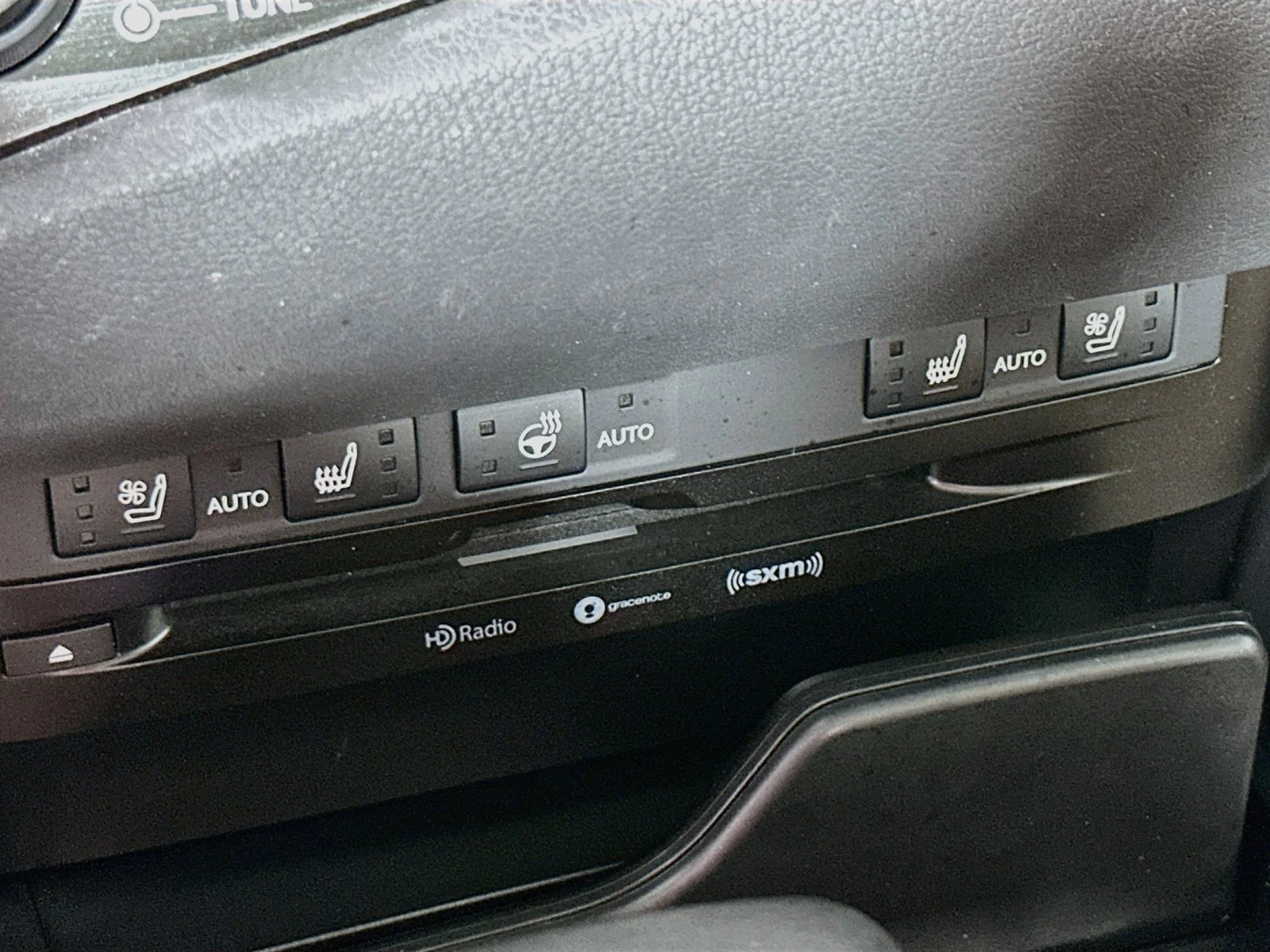 Used 2020 Green Lexus 300h image 20