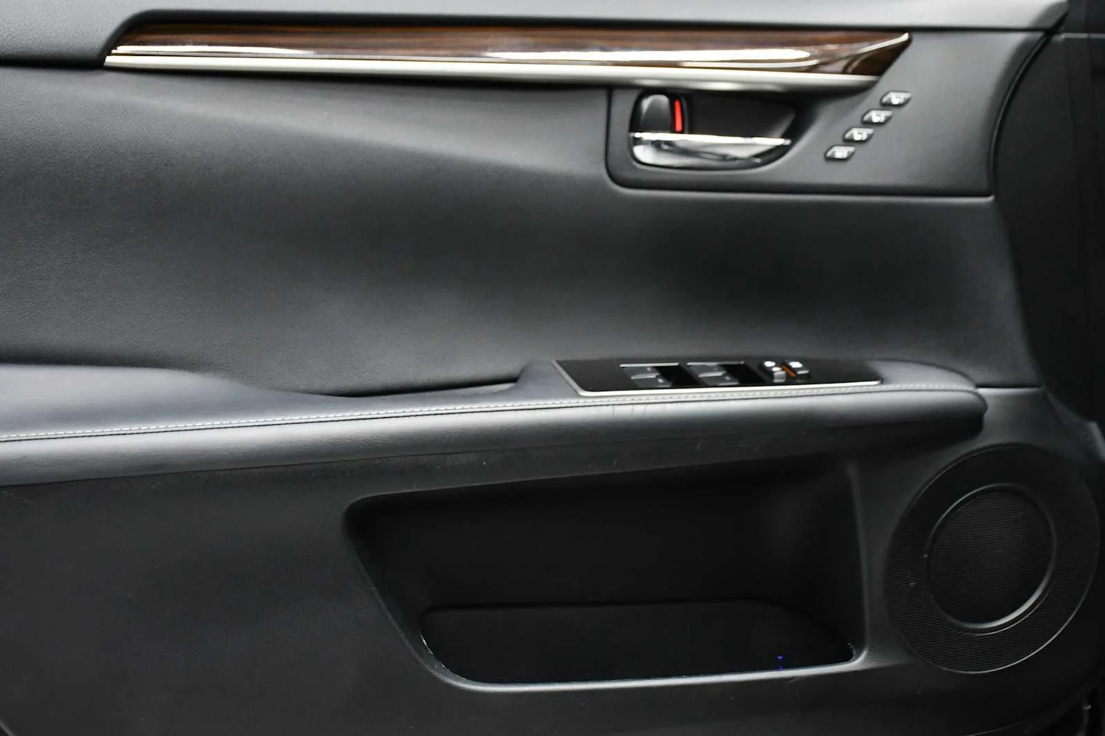 Used 2016 Obsidian Lexus  image 14