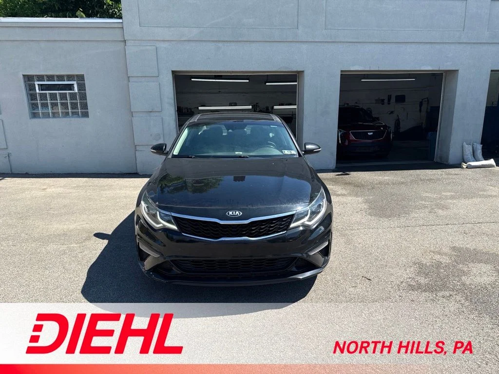 Used 2020 Black Kia SE image 1