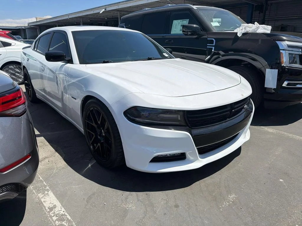 Used 2018 White Knuckle Clearcoat Dodge R/T image 4