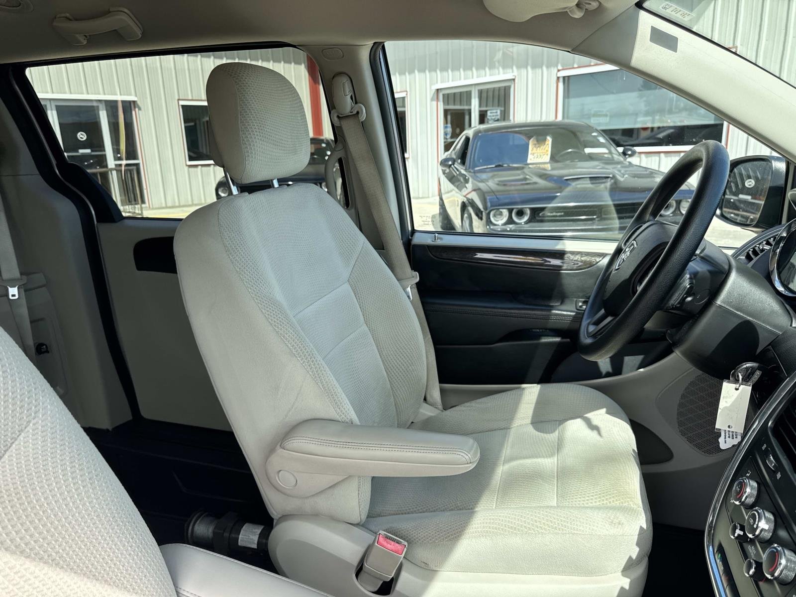 Used 2017 Silver Dodge SE image 11