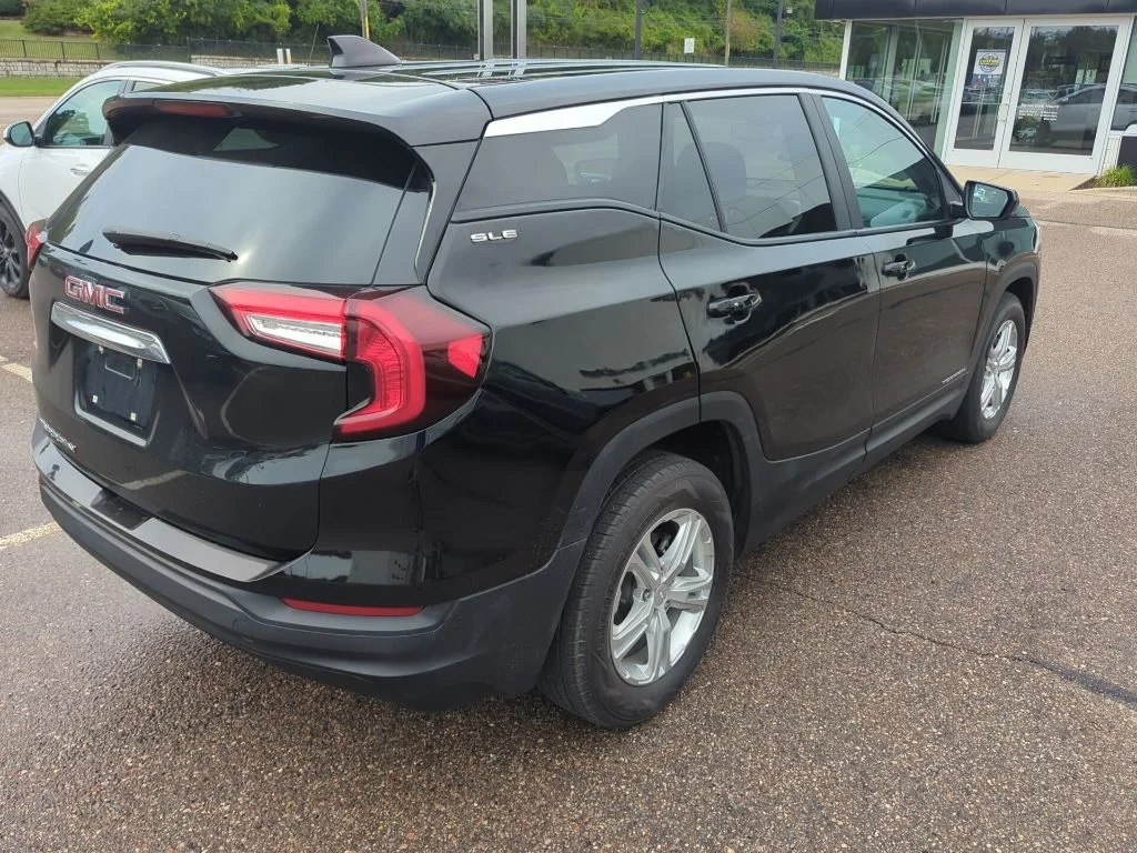 Used 2024 Ebony Twilight Metallic GMC SLE image 4