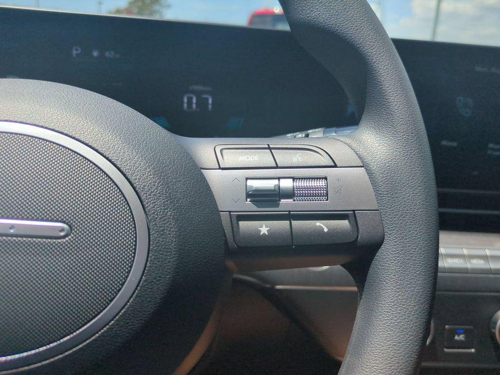 New 2027 Gray Hyundai SE FWD image 31