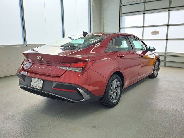 Used 2024 Red Hyundai SEL image 5