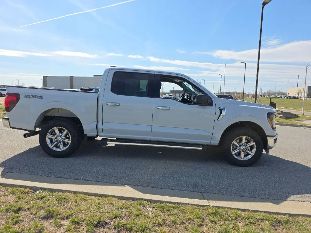 Used 2025 White Ford XLT image 4