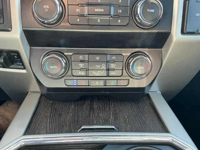 Used 2020 Oxford White Ford Lariat image 17