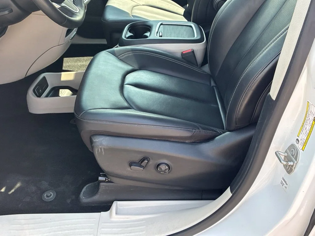 Used 2024 Bright White Clea Chrysler Touring L image 23