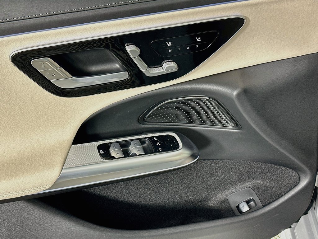 New 2027 MANUFAKTUR Alpine Grey Mercedes-Benz E 450 image 18
