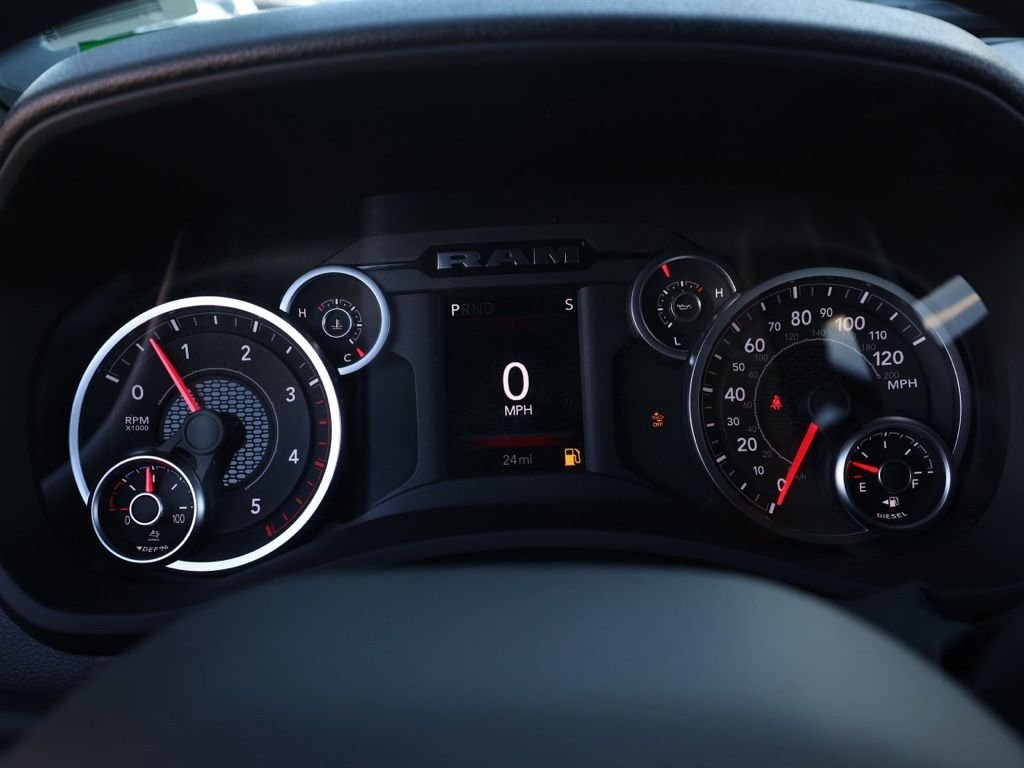 New 2026 Diamond Black Crystal Pearl-Coat Exterior Paint RAM Tradesman image 26