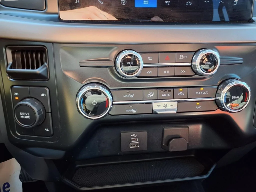 Used 2025 Black Ford XLT image 9