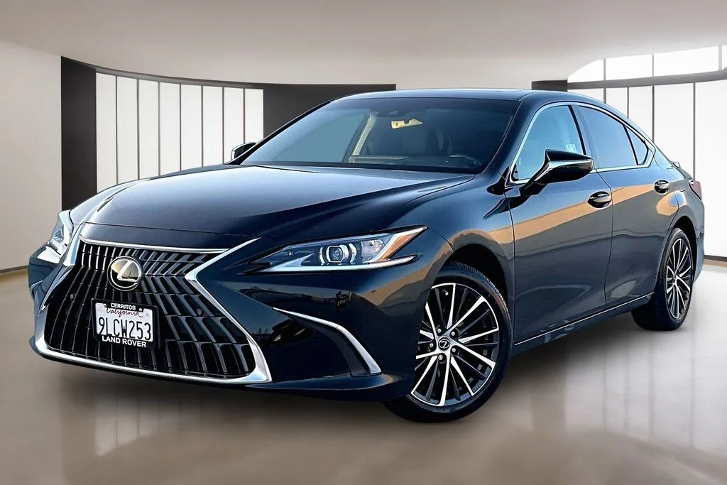 2024 Lexus ES 300h 300h's photo
