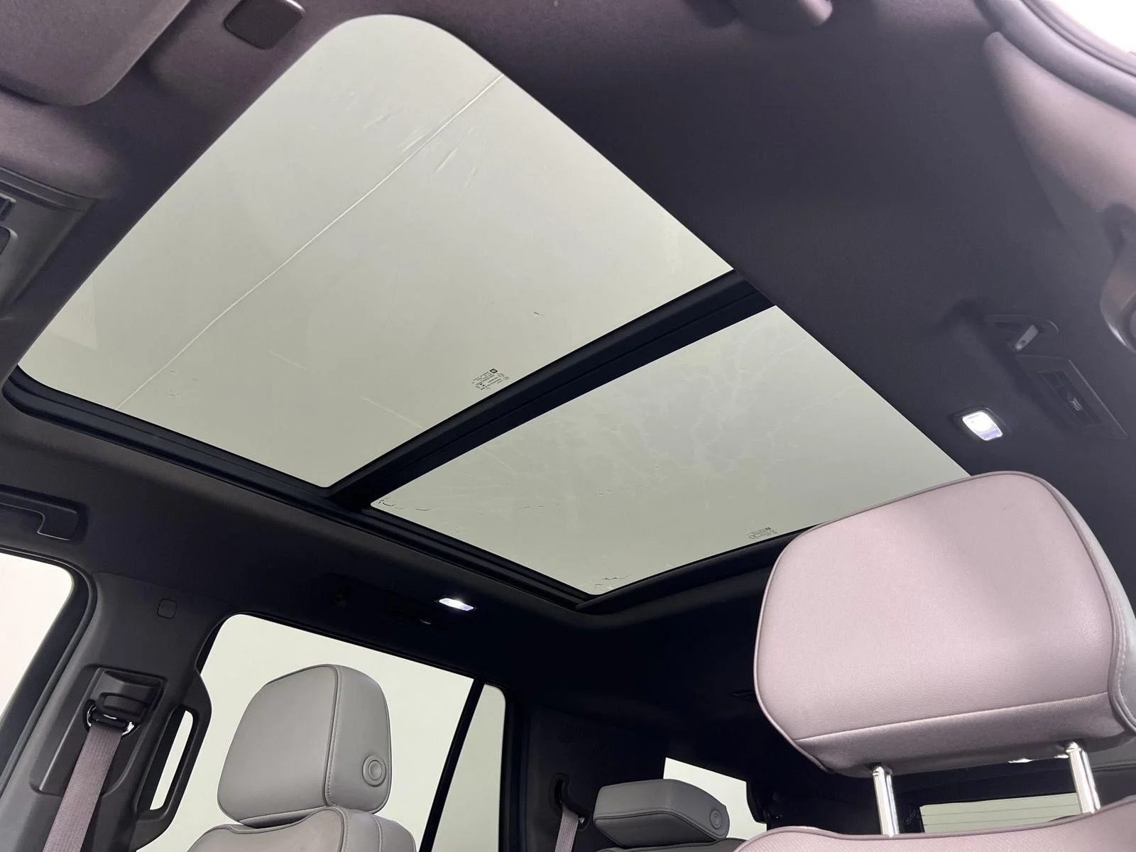 Used 2022 White Frost Tricoat GMC SLT image 7