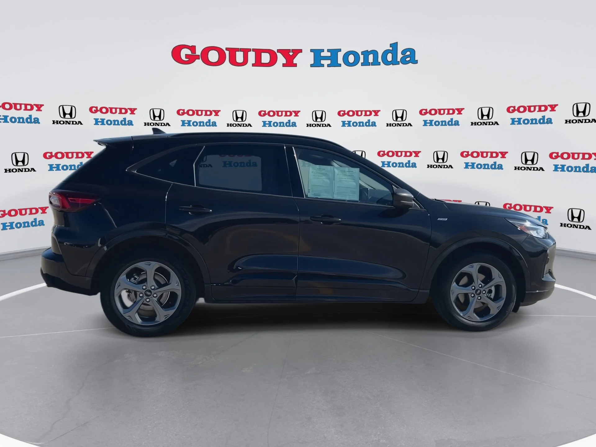 Used 2024 Agate Black Metallic Ford ST-Line image 9