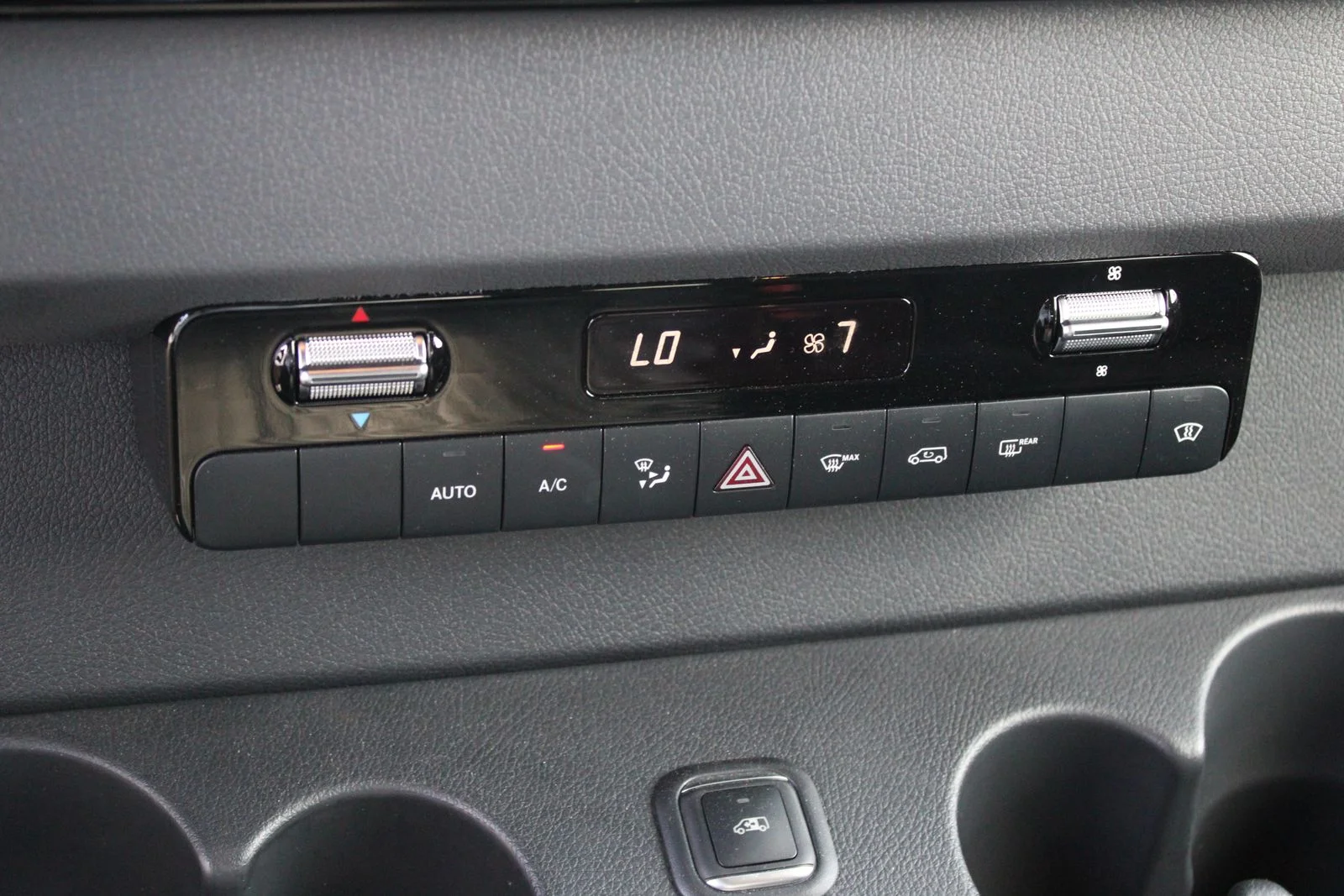 Used 2022  Mercedes-Benz Crew 144 WB image 17