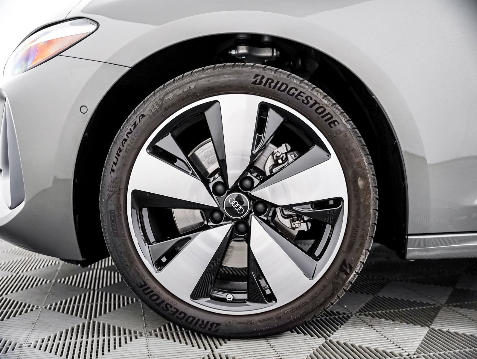 Used 2025 Chronos Gray Audi Premium image 4