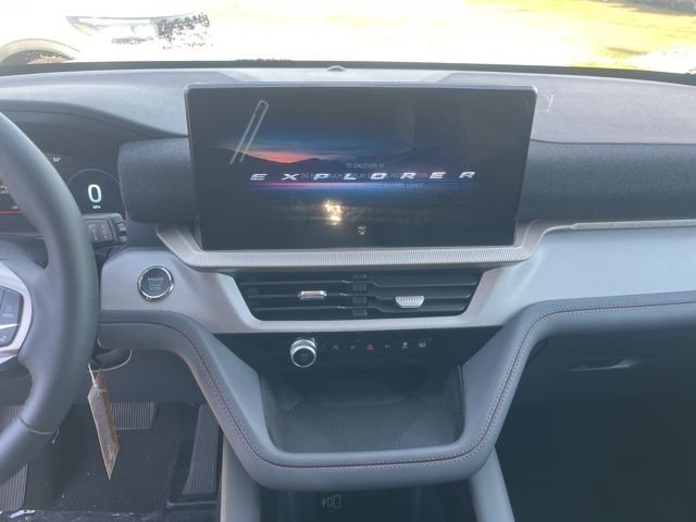 New 2026 Star White Metallic Tri-Coat Ford Active image 16