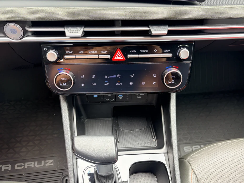 Used 2025 Rockwood Green Hyundai Limited image 17