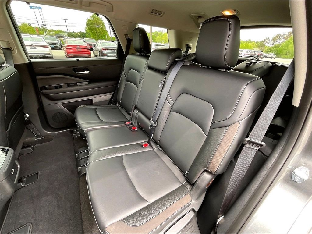 Used 2024 Gun Metallic/Super Black Nissan SL image 14