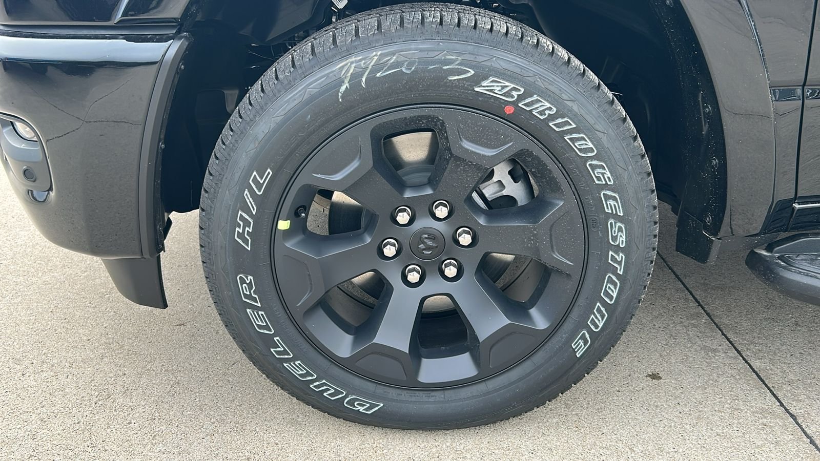 New 2026 Diamond Black Crystal Pearl-Coat Exterior Paint RAM Big Horn/Lone Star image 9