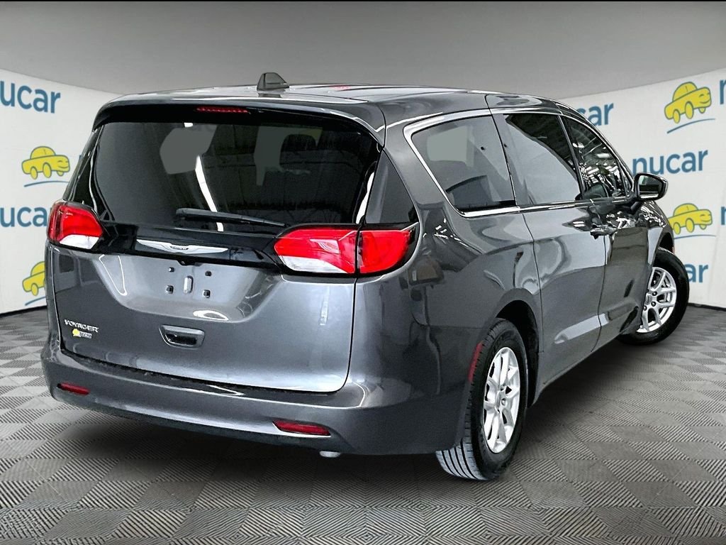 Used 2023 Granite Crystal Metallic Clearcoat Chrysler LX image 6