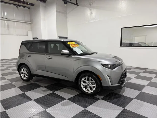 Pre-Owned 2023 Kia Soul LX