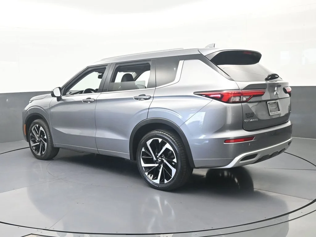Used 2022 Silver Mitsubishi SEL image 8