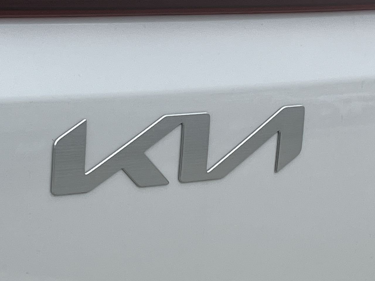 New 2026 Snow White Pearl Kia EX image 30