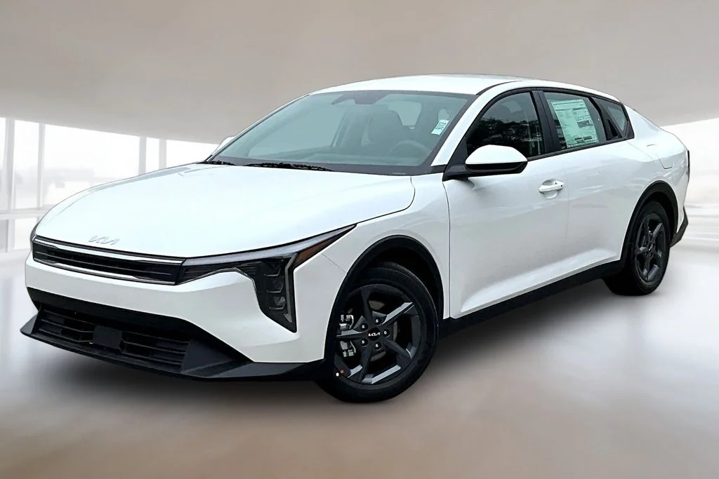 New 2026 Snow White Pearl Kia LXS image 1