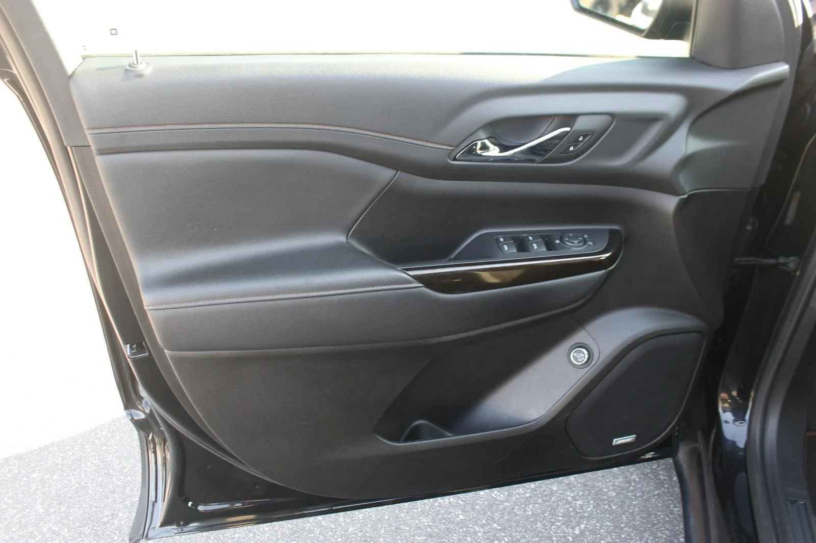 Used 2023 Ebony Twilight Metallic GMC AT4 image 13
