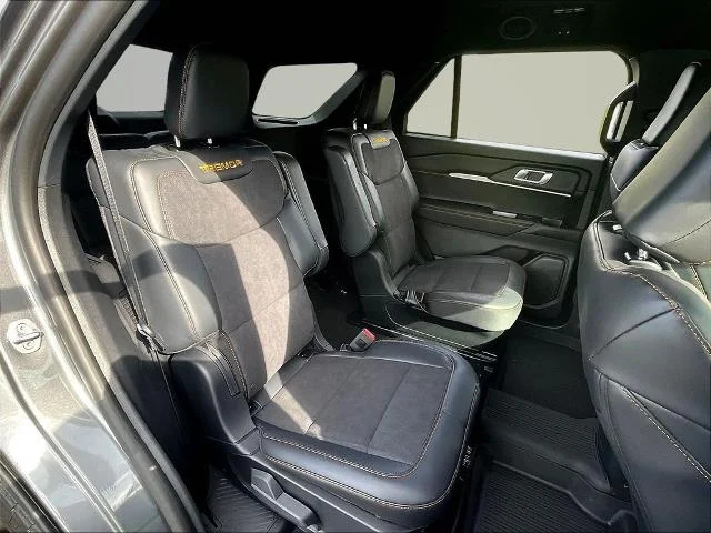New 2026 Carbonized Gray Metallic Ford Tremor® image 40
