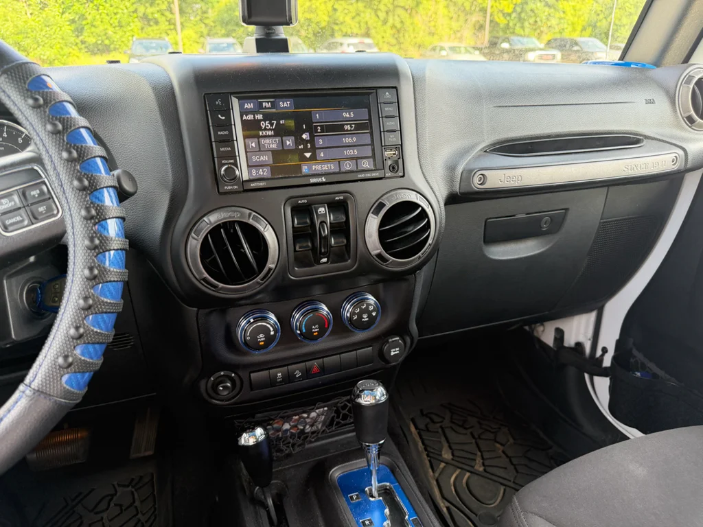 Used 2015 Bright White Clearcoat Jeep Sport image 13