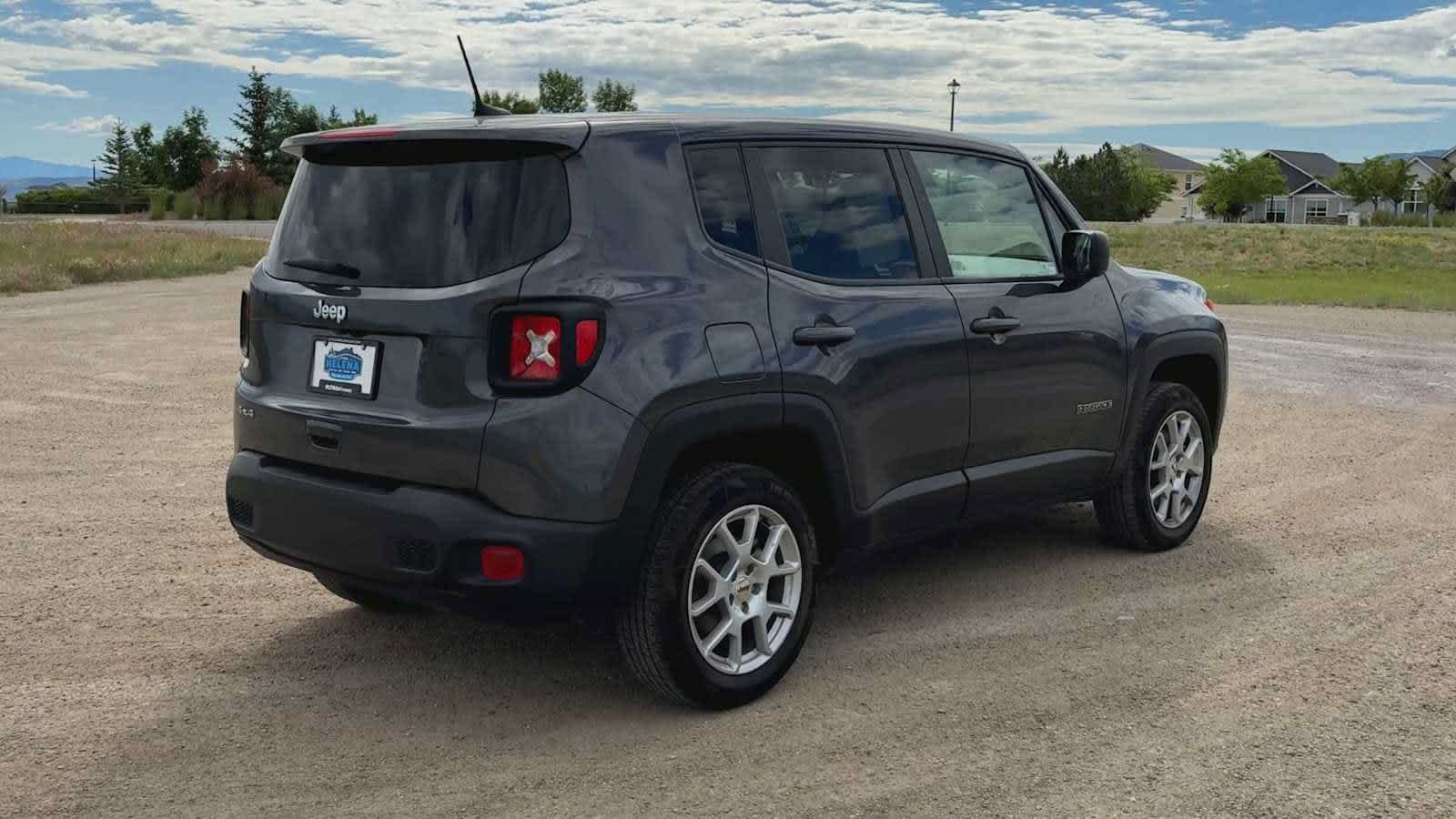 Used 2023 Graphite Gray Jeep Latitude image 6