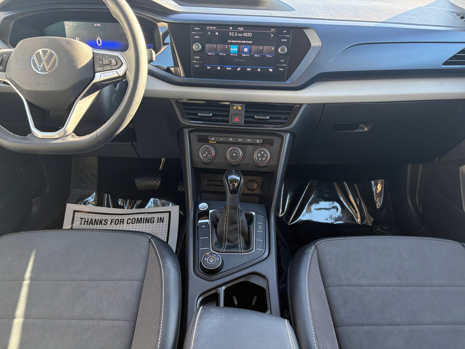 2022 Volkswagen Taos SE photo 3