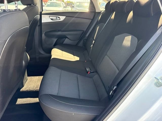 Used 2022 White Kia LXS image 12