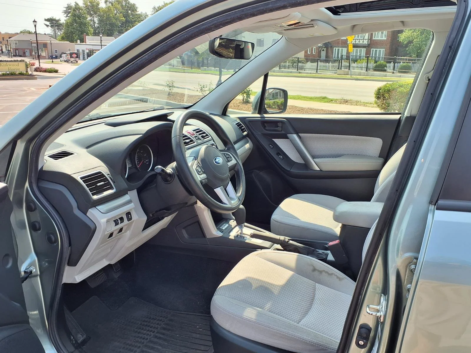 Used 2018 Jasmine Green Metallic Subaru Premium image 21
