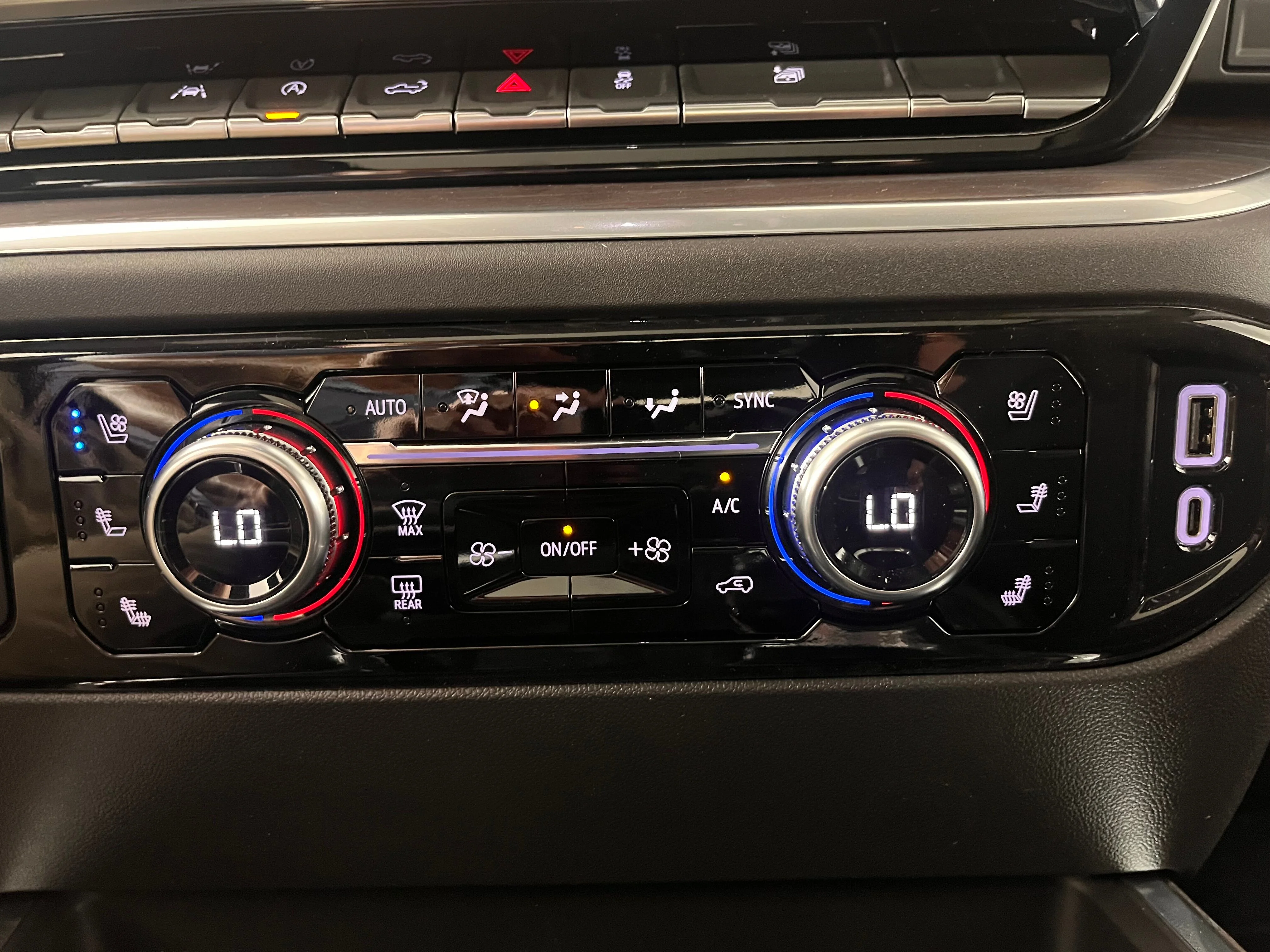 2026 GMC Sierra 1500 SLT - Photo 13