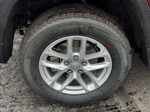 New 2026 Velvet Red Pearl-Coat Exterior Paint Jeep Laredo X image 12