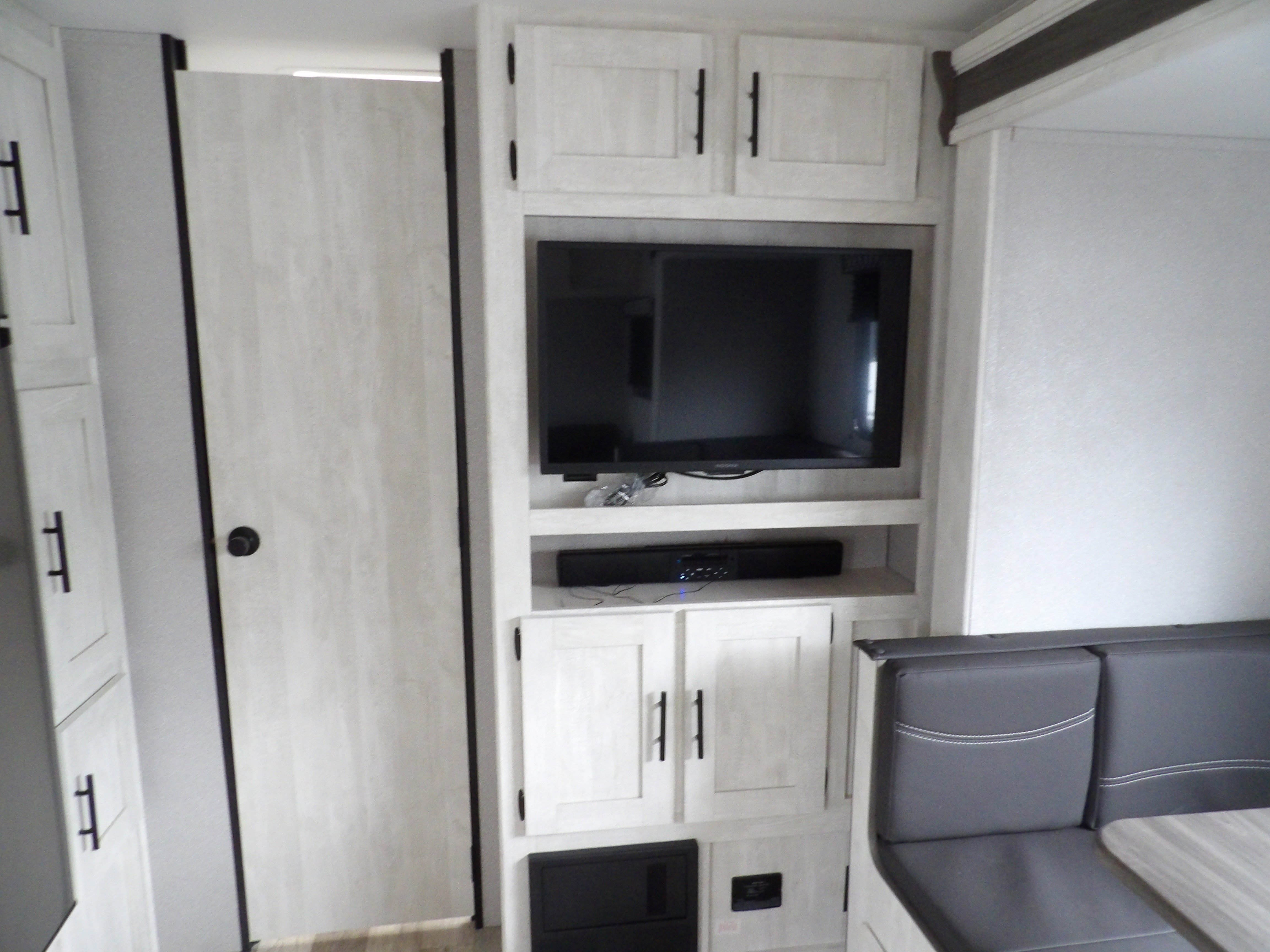 Used 2022  Forestriver 25RB image 11