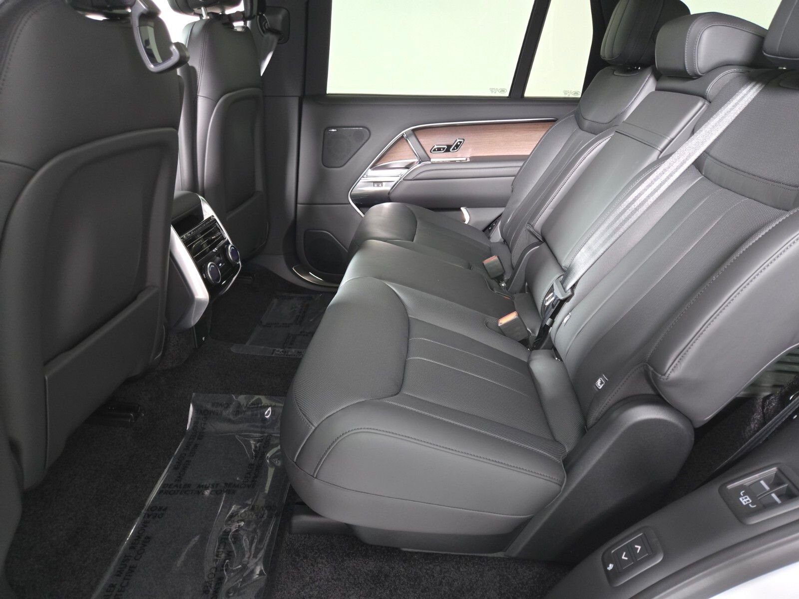 New 2026 Fuji White Land Rover SE image 5
