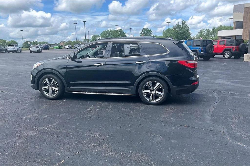 Used 2016 Black Hyundai Limited image 6