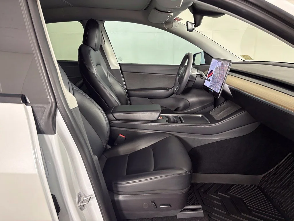 Used 2021 White Tesla Long Range image 40