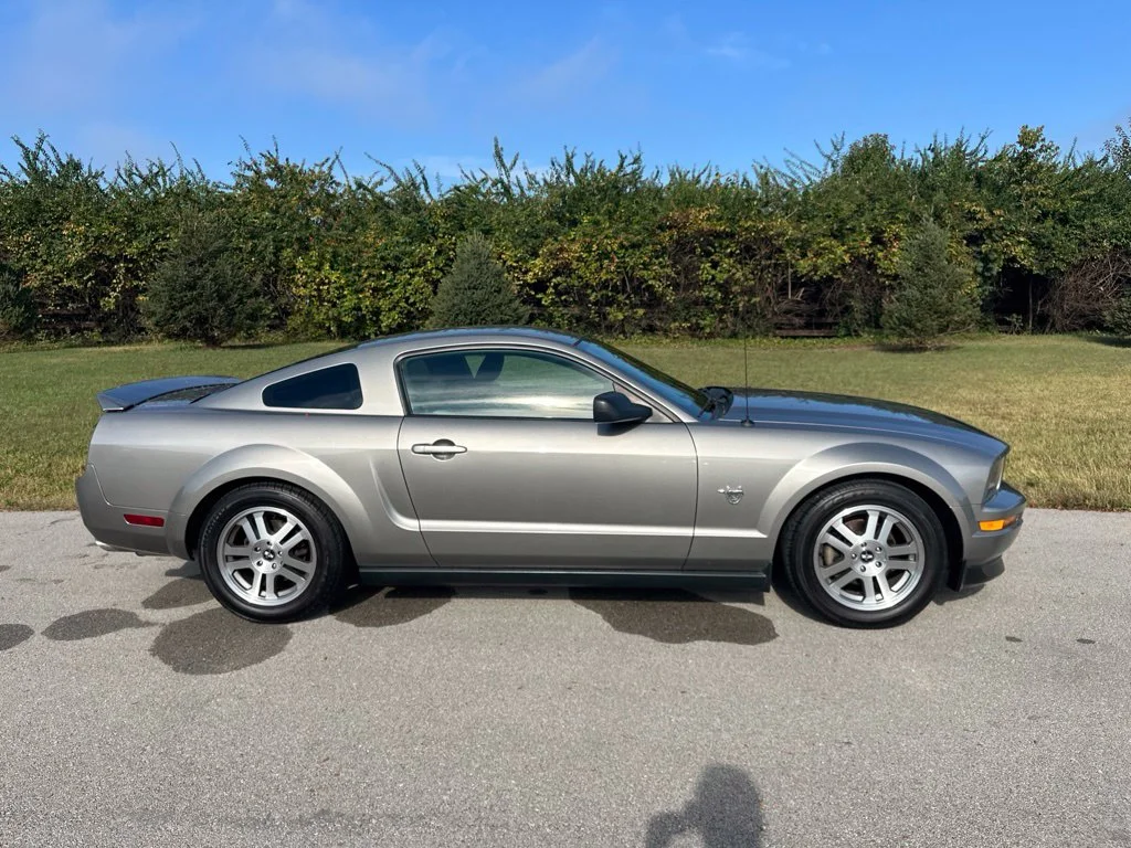 Used 2009 Gray Ford V6 image 14
