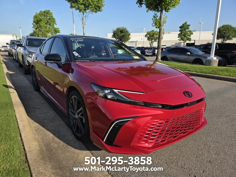 Used 2025 RED/BLACK TOP TOYOTA XSE image 3