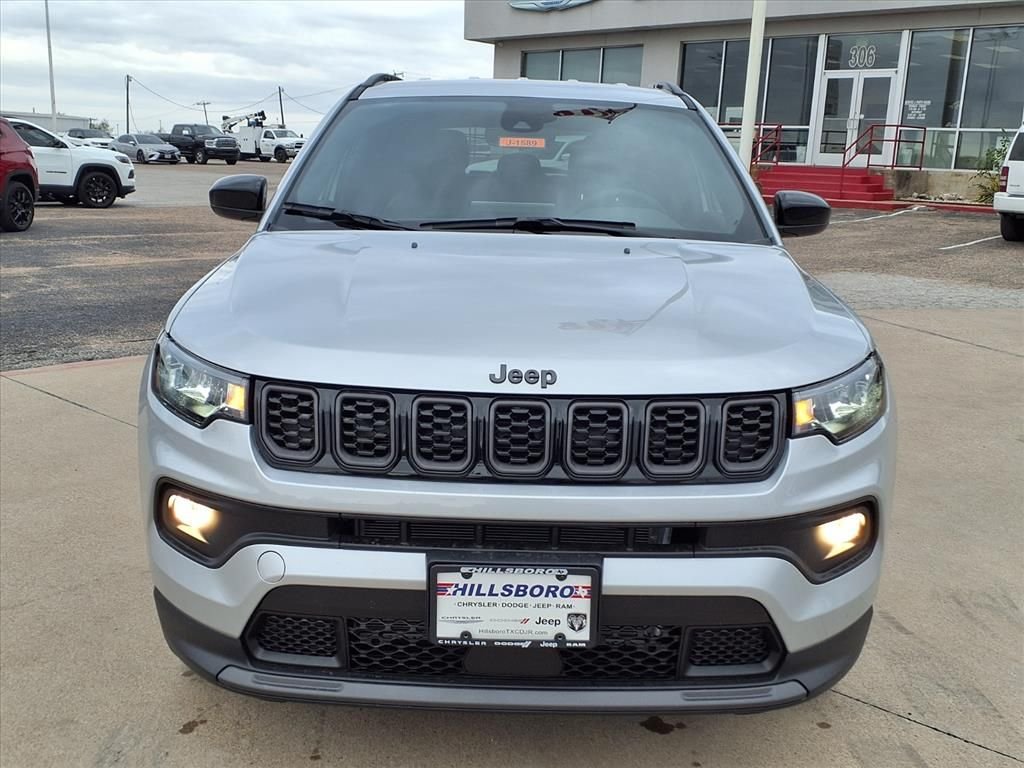 New 2026 Silver Zynith Metallic Clear-Coat Exterior Paint Jeep Latitude image 2