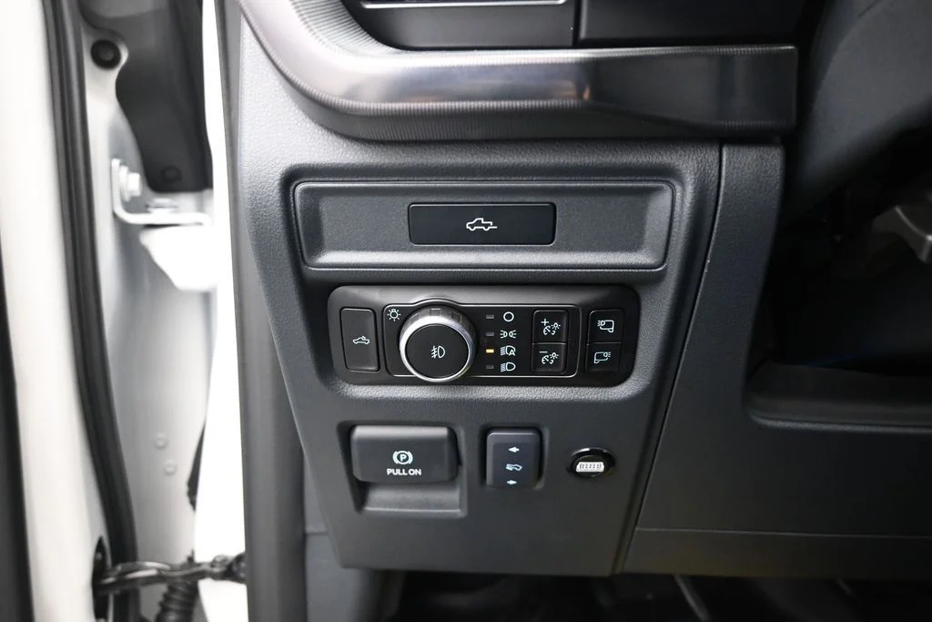 New 2026 Star White Metallic Tri-Coat Ford Lariat image 13