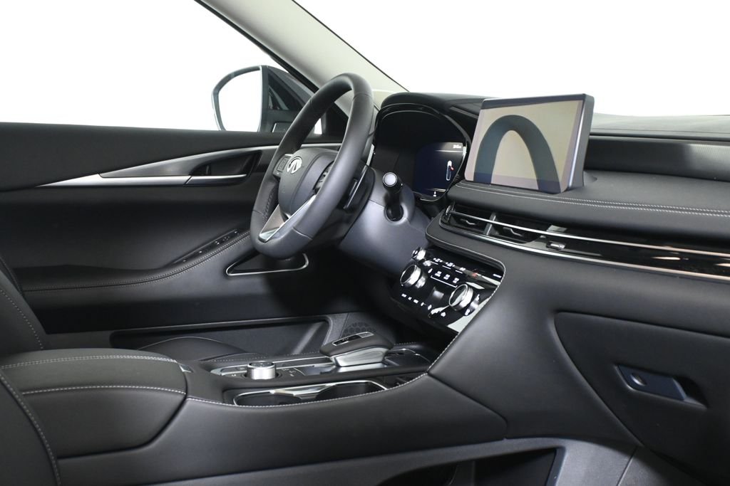 New 2027 RADIANT WHITE INFINITI Luxe AWD image 33