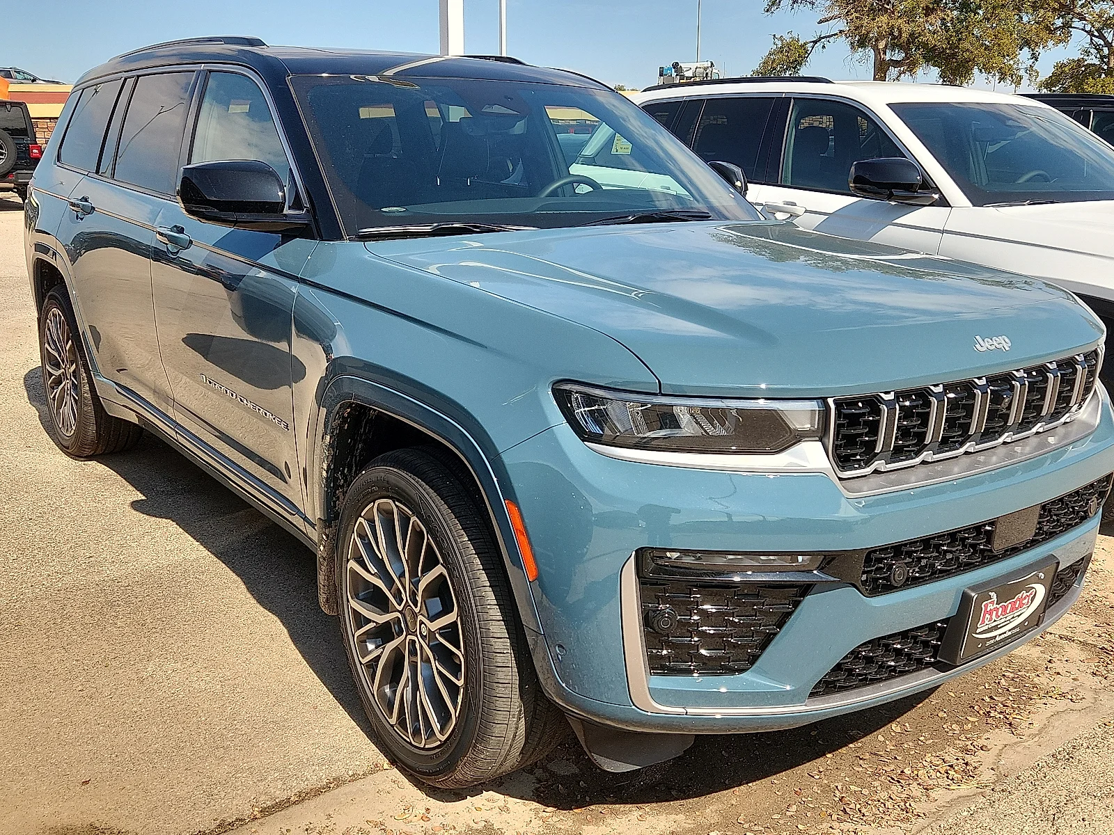 New 2027 Steel Blue Paint Jeep L SUMMIT 4X4 image 4