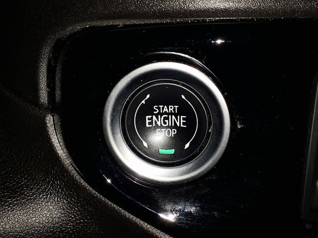 Used 2024 Summit White Chevrolet LT image 16